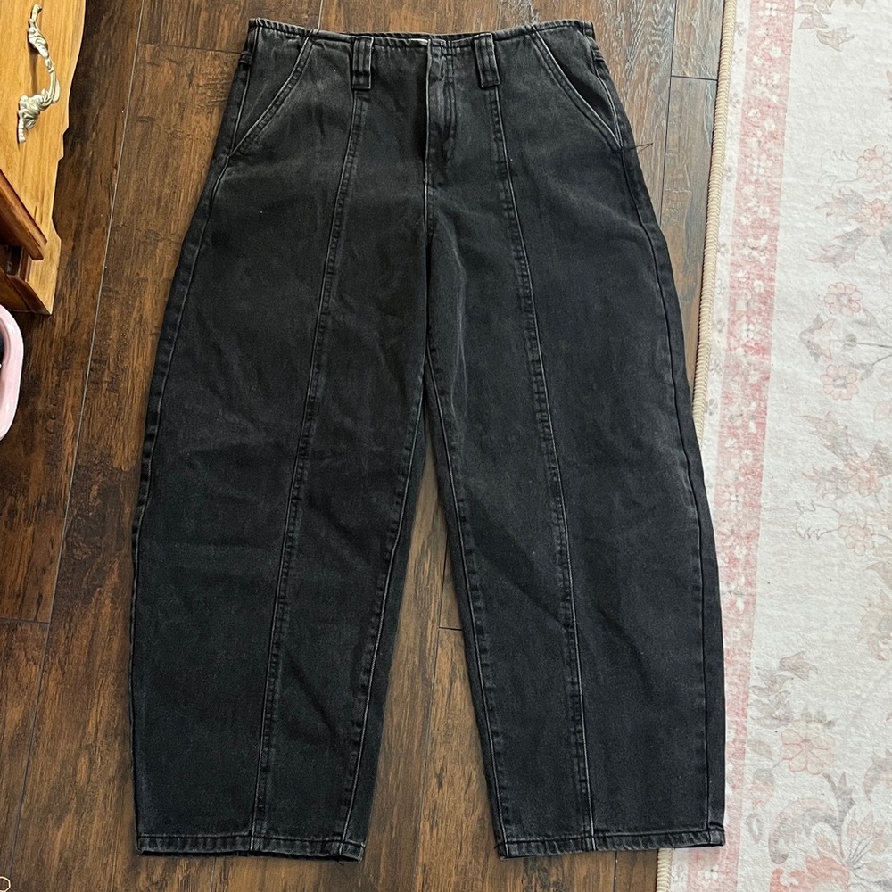 NWOT Future Collective barrel Black High-Waist Tapered Jeans